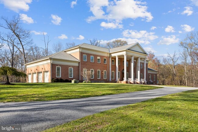 Foto del edificio - 14815 Dover Rd