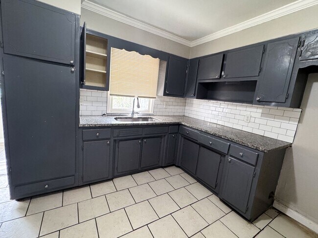 Building Photo - Newly Renovated 3 Bedroom, 2 Bathroom Home