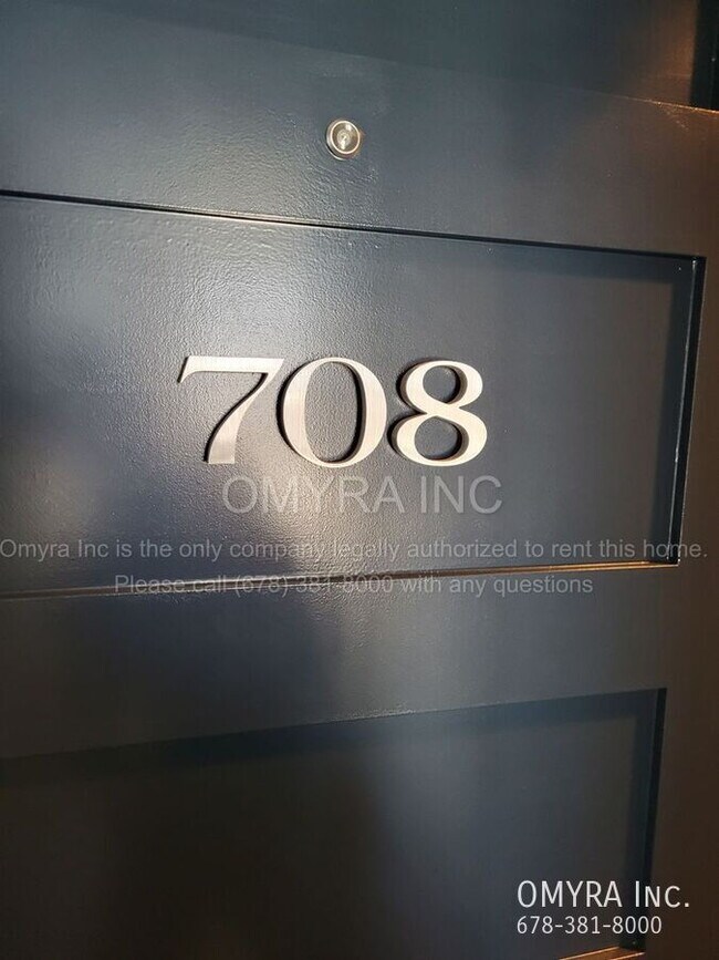 Foto del edificio - Stunning 3-Bedroom Midtown Condo with City...