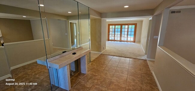 Building Photo - UNIVERSITY CITY / SAN DIEGO - Nice 5 Bedro...