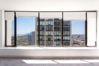 Building Photo - 5455 N Sheridan Rd