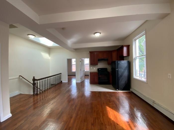 Foto principal - 4 bedroom in BRONX NY 10452