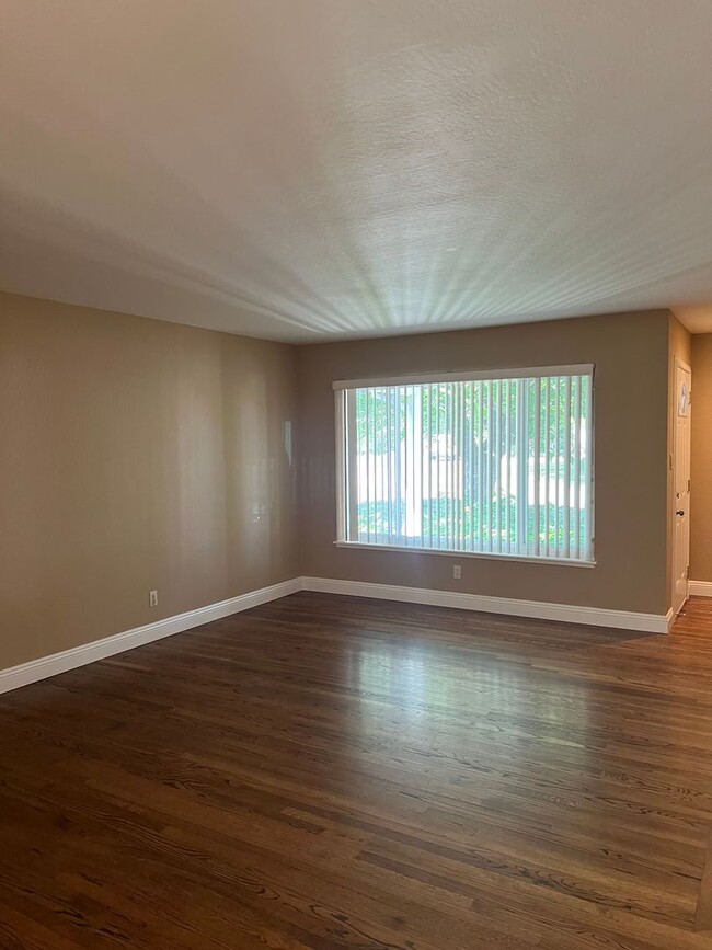 Foto del edificio - BEAUTIFUL 4 BED CARMICHAEL HOME WITH POOL!!