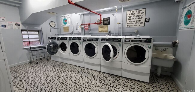 Building Photo - 164-15 Highland Ave