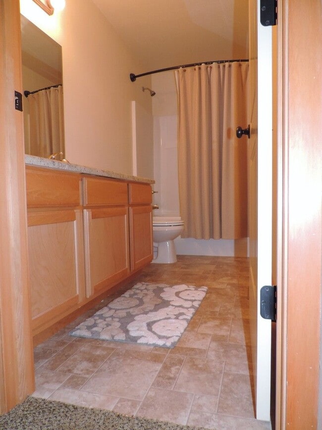 Building Photo - Beautiful 3bedroom 2 bath townhouse FOR SA...