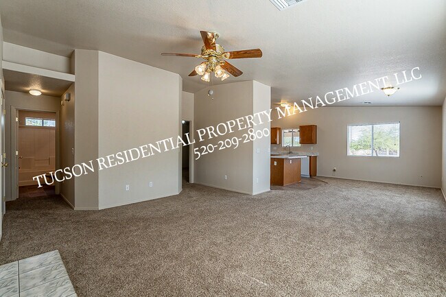 Foto del edificio - 5891 E Farmridge Dr