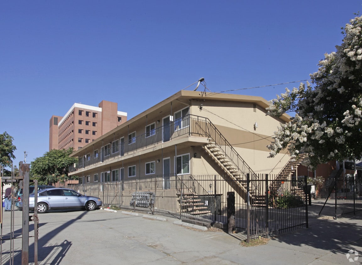 Primary Photo - 129 N 5th St