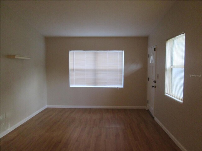 Foto del edificio - 770 Baffie Ave
