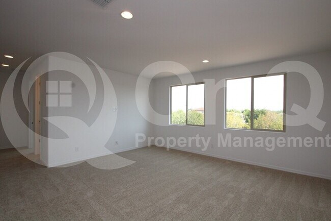 Building Photo - 8717 W Vista Ave