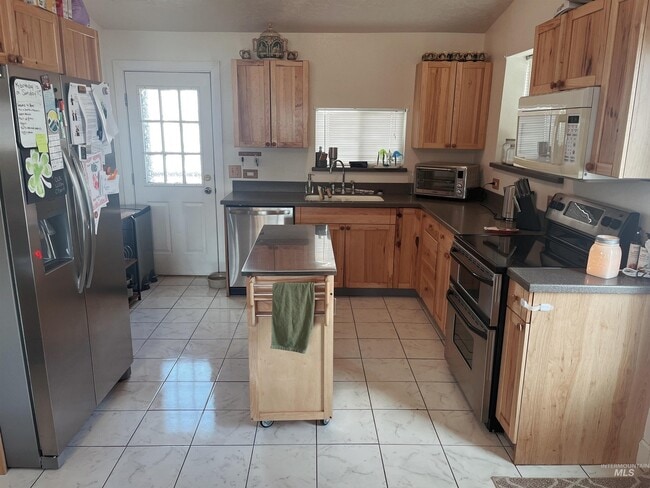 Building Photo - 800 S 3rd W St