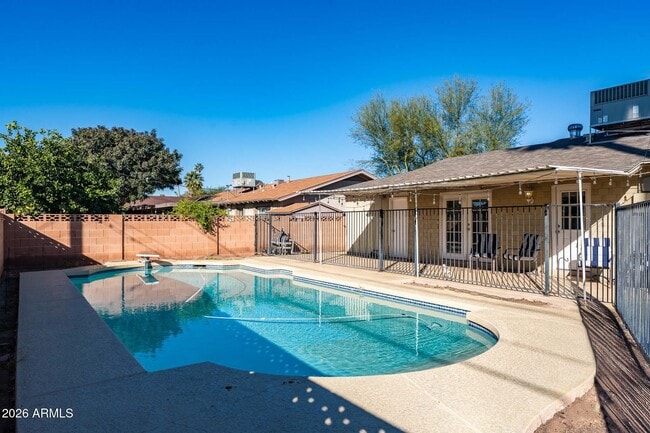 Foto del edificio - 8303 E Glenrosa Ave