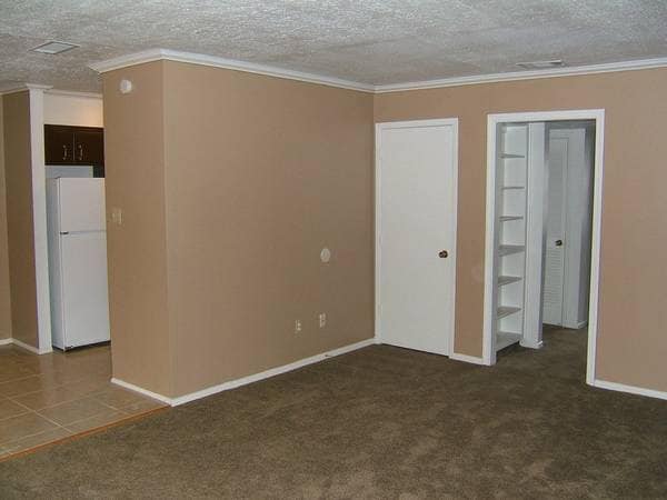 Building Photo - Bowmanor Garden Apartments