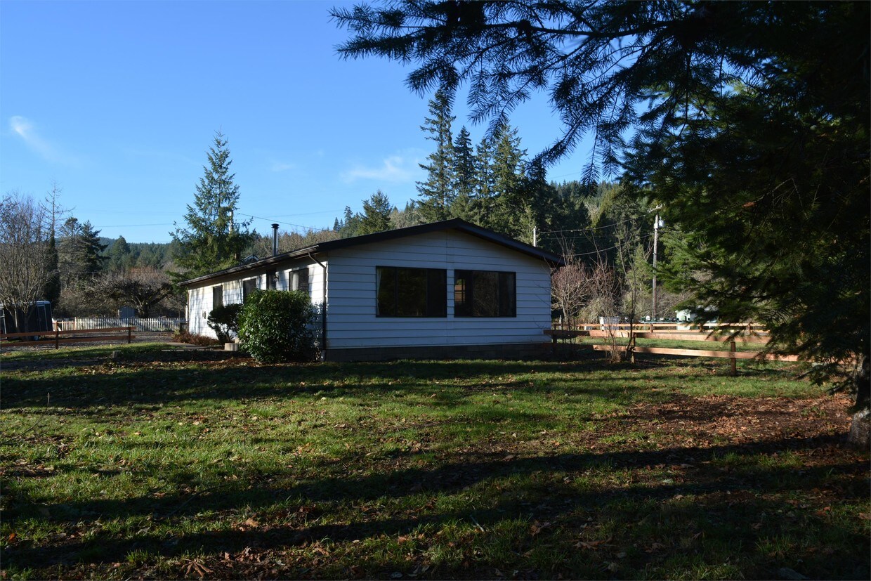 Primary Photo - 72789 Shoestring Rd