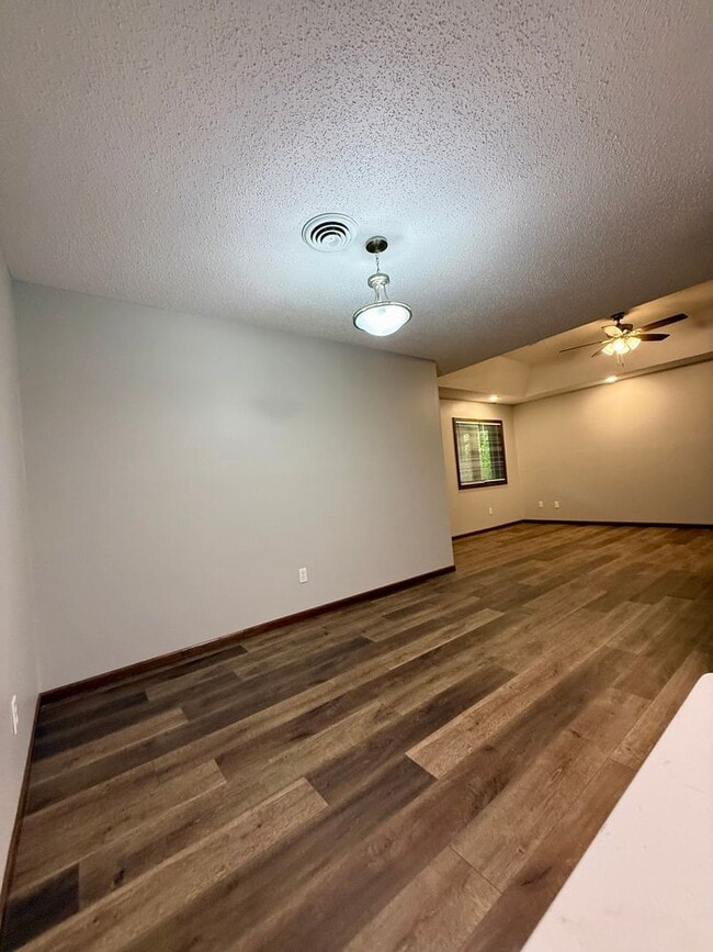 Building Photo - 714-716 Republic Dr