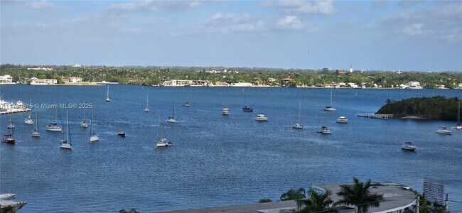 Foto del edificio - 7900 Harbor Island Dr
