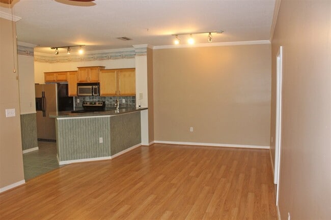 Building Photo - 520 Florida Club Blvd