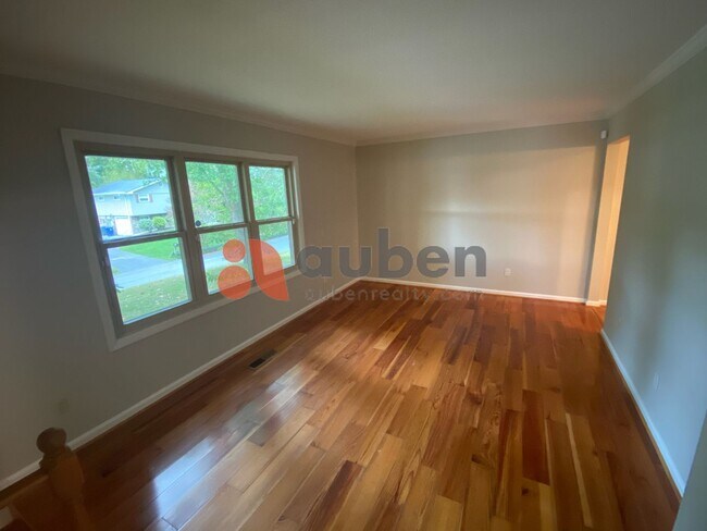 Foto del edificio - Updated 3BR Home with Garage, Deck & Private Fenced Yard