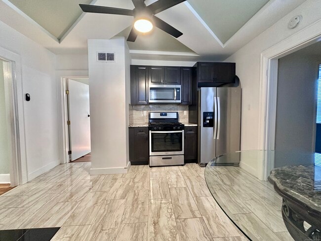 Foto del edificio - 928 Townsend Ave