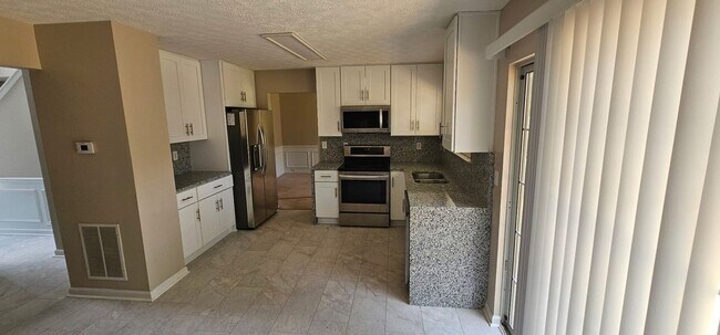 Building Photo - Beautiful house in Legacy Park with brand ...