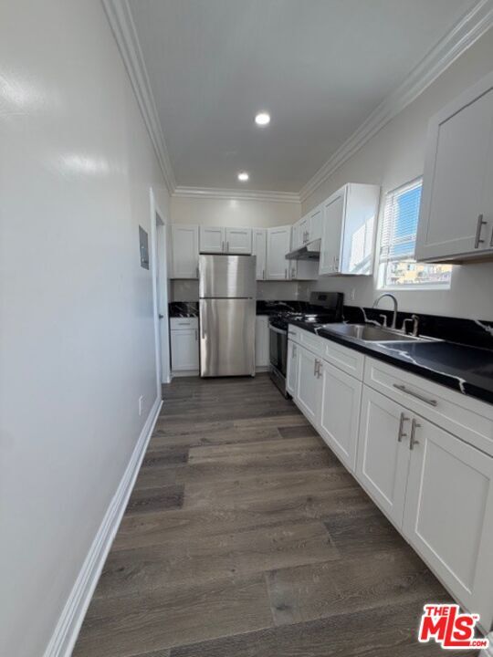 Foto del edificio - 334 Heliotrope Dr