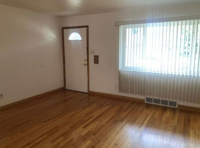 Building Photo - 8412 Winzenburg Dr