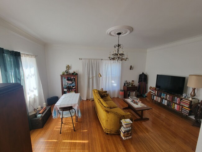 Foto del edificio - 1935 N Vermont Ave