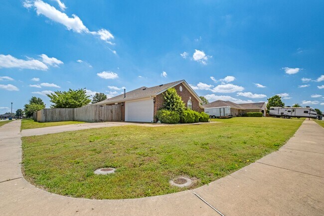 Foto del edificio - 3 Bed, 2 Bath Home Near Osage Park & Walma...