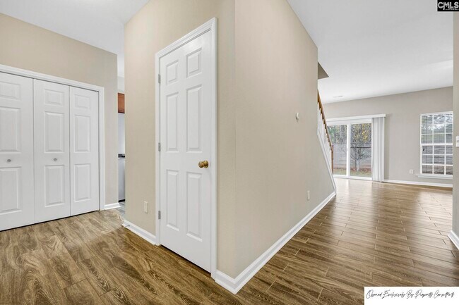 Foto del edificio - 143 Springhaven Dr