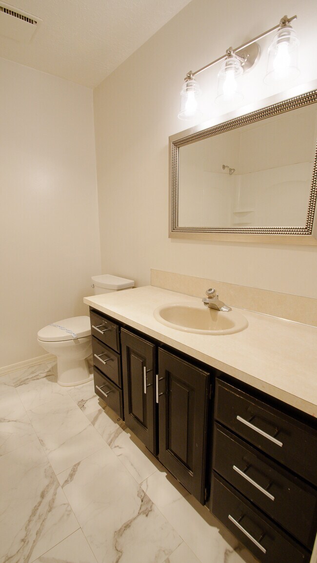 Foto del edificio - 2455 S Bluff Rd