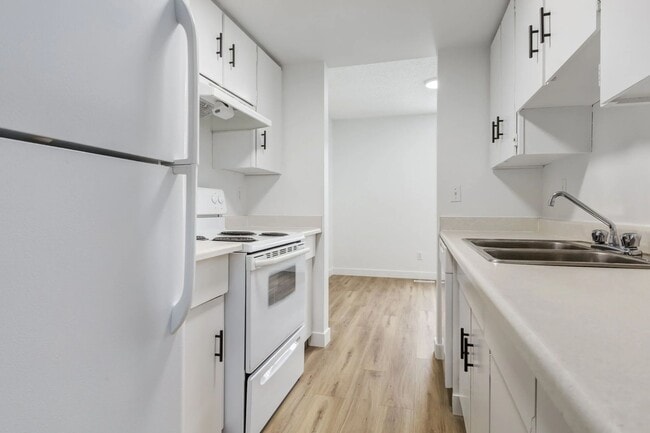 Building Photo - Hartford County Townhomes