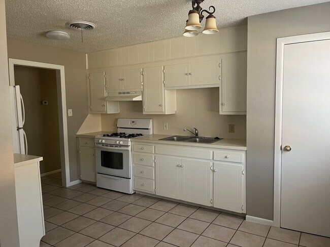 Kitchen - 102 Flint Ave