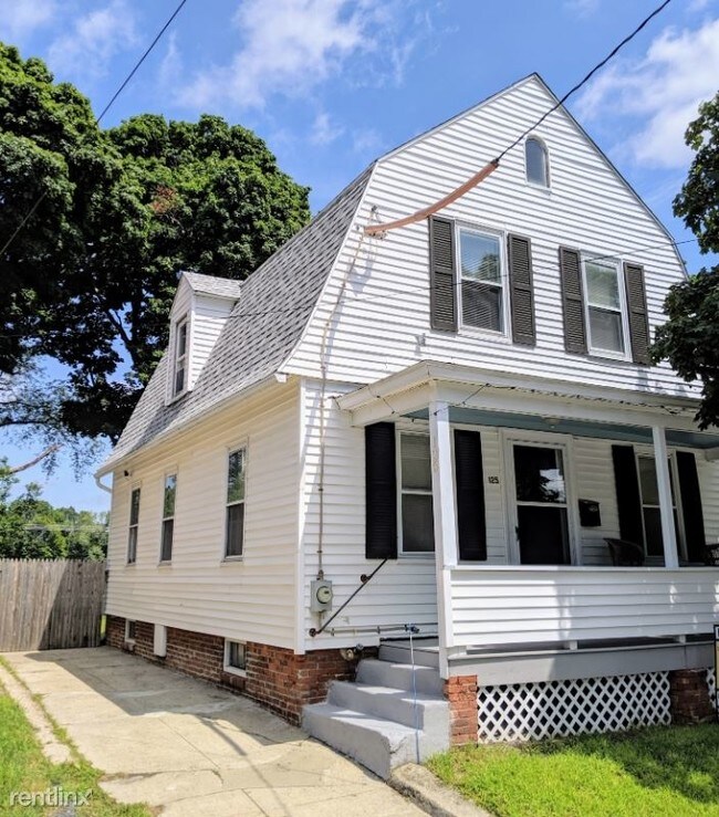 Foto del edificio - 5 br, 2 bath House - 125 Smith St
