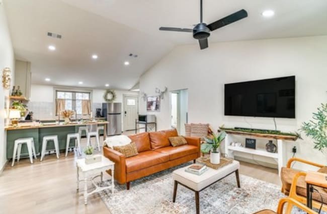 Building Photo - 107 Caldwell St