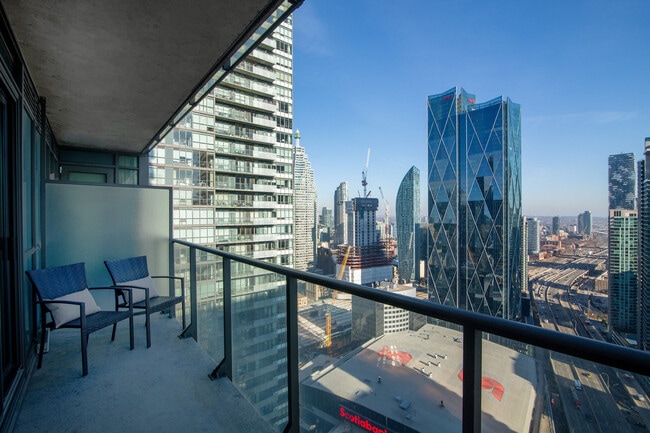 Photo du bâtiment - 50 Bay St.