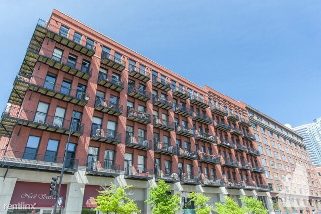 Building Photo - 611 W Fulton St
