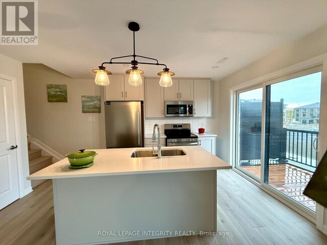Building Photo - 727 Arcadian Private