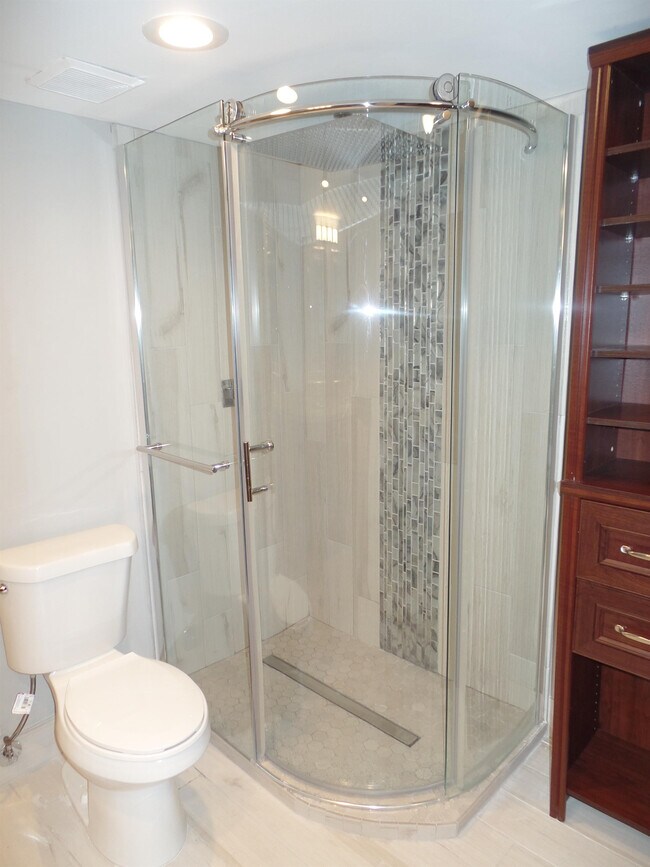 Building Photo - 2851 N Oakland Forest Dr