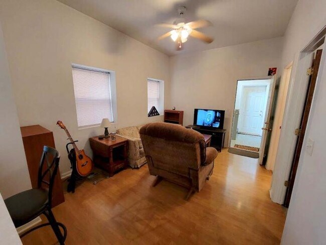 Building Photo - 2 bedroom in Chicago IL 60616