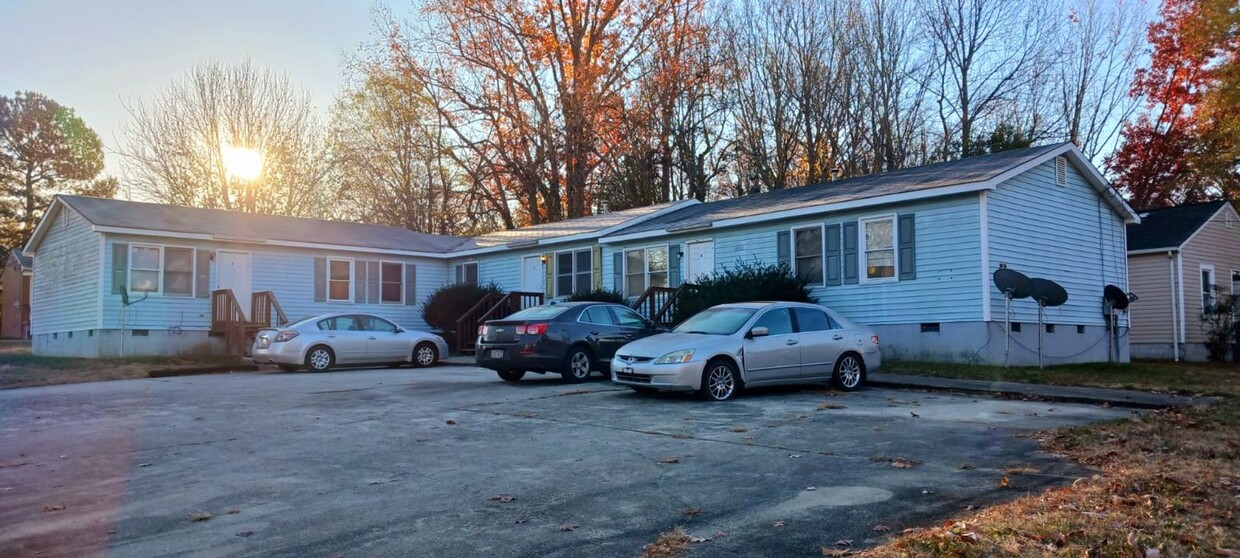 Building Photo - 3000 Ingleside Ave