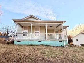 Building Photo - 403 Amazon St