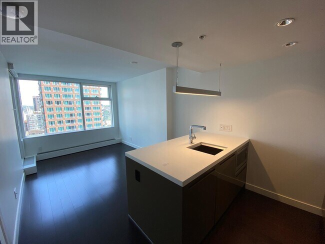 Building Photo - 777 Richards St