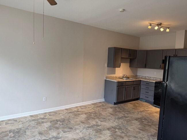 Building Photo - Harding Place