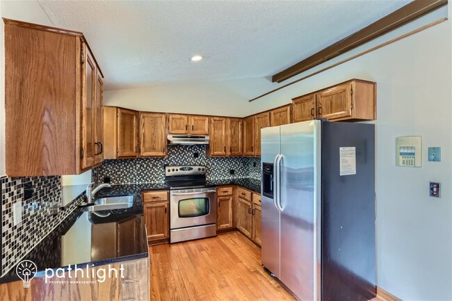 Building Photo - 13078 Glenhurst Ave, Savage, MN, 55378