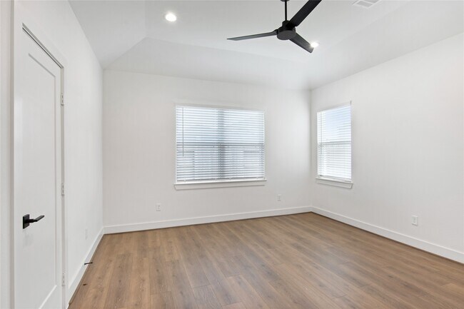 Foto del edificio - 2761 Sunny Briar Dr