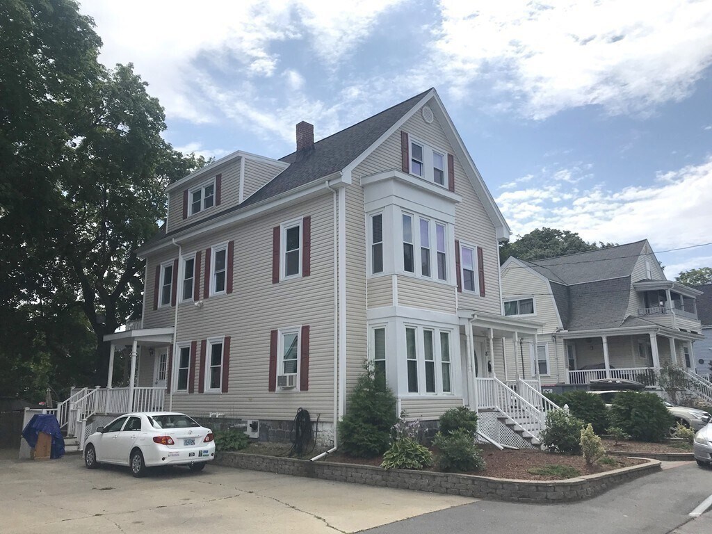Foto principal - 8 Thayer Pl