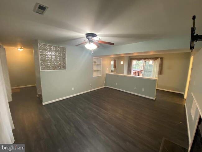 Building Photo - 7436 Buchanan Dr