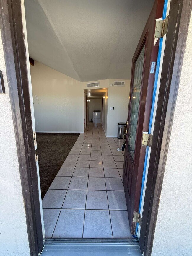 Foto del edificio - Price Reduced! Cozy ranch style two-bedroom one bath home in the heart of Tornillo Texas.  Lease ...