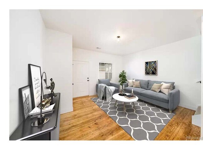 Foto del edificio - 4003 Blue Pine Ln