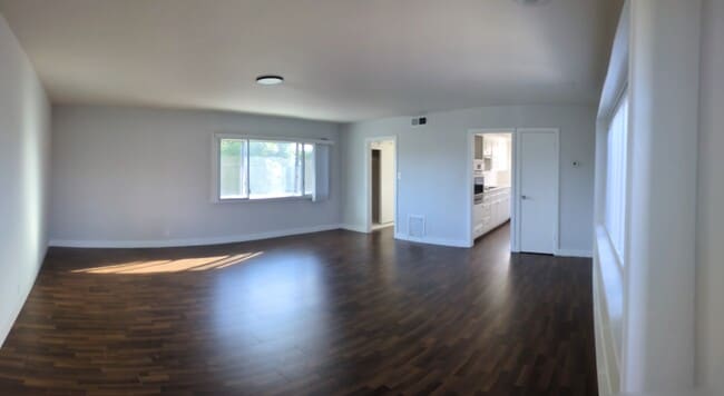 Building Photo - 17032 Burbank Blvd