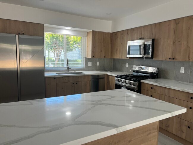 Foto del edificio - 7561 Donna Ave